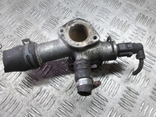 фланец (тройник) системы охлаждения Volkswagen Golf 4 поколение 2006, 038121133A
