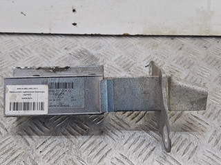 Крепление бампера заднего , 8D0807331C