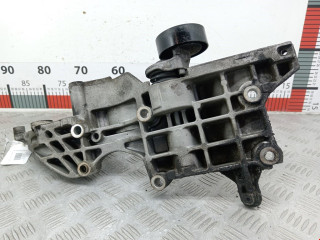 кронштейн генератора Volkswagen Passat B6 2008, 2.0 л., МКПП, универсал, 03L903143D