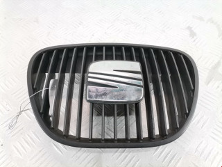 решетка радиатора SEAT Ibiza 3 поколение 2003, 1.4 л., МКПП, хетчбэк 5 дв., 6L0853654
