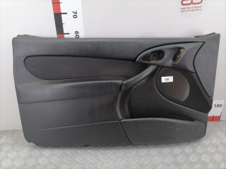 обшивка двери передняя левая Ford Focus 1 поколение [рестайлинг] 2002, 1.4 л., МКПП, хетчбэк 3 дв., 1312034