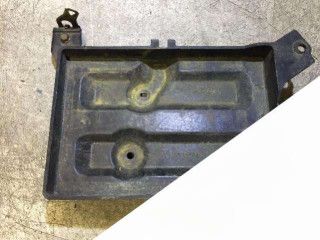 полка аккумулятора Mazda MPV LW 2001, LC6256041