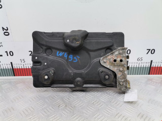 крепление аккумулятора Mitsubishi Pajero 3 поколение 2002, 3.2 л., АКПП, внедорожник 5 дв., MR440936