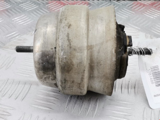 подушка крепления двигателя Audi A4 B6 2001, 2.4 л., МКПП, универсал, 4B3199379M