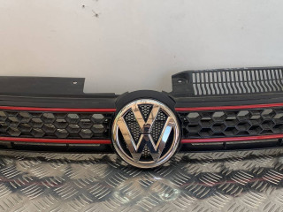 решетка радиатора Volkswagen Golf 6 поколение 2012, 2.0 л., бензин, АКПП, кабриолет, 5K0853651AK