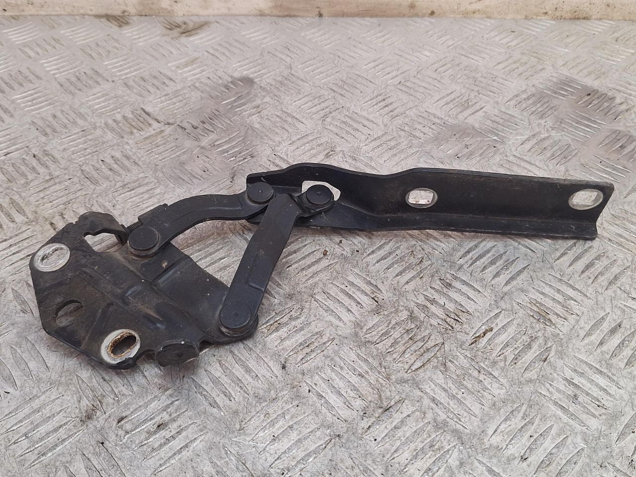 петля капота левая Volkswagen Passat B6 2008, 6МКПП, универсал - фото №1