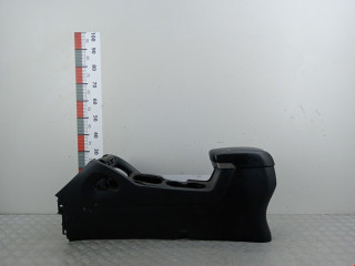 подлокотник Hyundai ix35 1 поколение LM 2012, 1.7 л., МКПП, внедорожник 5 дв.