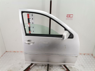 дверь передняя правая Volkswagen 2002, 1.6 л., МКПП, седан, 1J4831056H