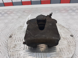 суппорт передний правый Volkswagen Passat B5 2001, 2.3 л., МКПП, универсал, 8E0615124A