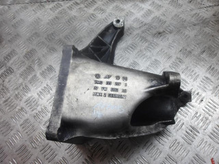 кронштейн полуоси Volkswagen Sharan 1 поколение 1999, 1.9 л., 7M0199207B