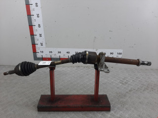 полуось передняя правая (приводной вал, ШРУС) Renault Megane 2 поколение 2005, 1.6 л., МКПП, кабриолет, 8200613827