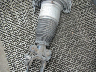 стойка передняя правая Volkswagen Touareg 1 поколение 2003, 4.2 л., АКПП, внедорожник 5 дв., 7L6412022T
