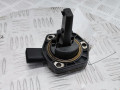датчик уровня масла Volkswagen Golf 4 поколение 2002, 1.4 л., МКПП, хетчбэк 5 дв., 1J0907660B - фото №2