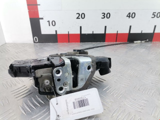 замок двери передней правой Toyota RAV4 3 поколение (XA30) 2006, 2.2 л., МКПП, внедорожник 5 дв., 6903053080