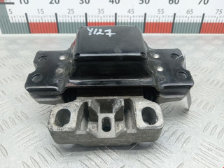подушка крепления двигателя Volkswagen Passat B6 2005, 1.6 л., МКПП, универсал, 3C0199555