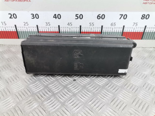 блок предохранителей Land Rover Discovery 3 поколение 2005, 2.7 л., МКПП, внедорожник 5 дв., YPP500080