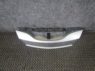 решетка радиатора Renault Laguna 2 поколение 2002, 820012581