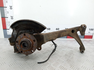 ступица передняя левая Audi A6 4B/C5 1998, 2.4 л., МКПП, универсал, 8D0407257AL