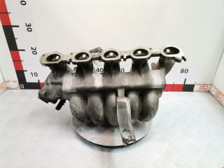 коллектор впускной Volvo 2002, 2.4 л., МКПП, универсал, 9486206