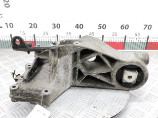 кронштейн (крепление) Mercedes-Benz Vito W638 2001, 2.2 л., АКПП, микроавтобус, A6112200031