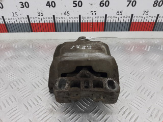 подушка крепления КПП Skoda Octavia 1 поколение (A4) 1998, 1.6 л., МКПП, хетчбэк 5 дв., 1J0199555AK