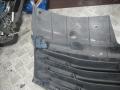 решетка радиатора Dacia Sandero 1 поколение 2010, 1.4 л., МКПП, хетчбэк 5 дв., 8200735134 - фото №9