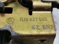 ручка крышки багажника Skoda Octavia 1 поколение (A4) 1999, 1.6 л., МКПП, универсал, 1U9827565G - фото №4