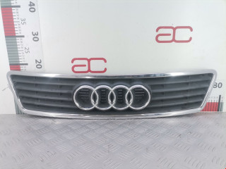 решетка радиатора Audi A6 4B/C5 1998, 1.8 л., МКПП, седан, 4B0853651A