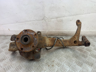кулак поворотный правый Volkswagen Passat B5 1998, 1.8 л., бензин, МКПП, универсал