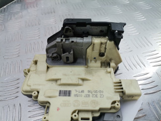 замок двери передней левой Volkswagen Passat B6 2008, 2.0 л., МКПП, седан, 3C2837015A