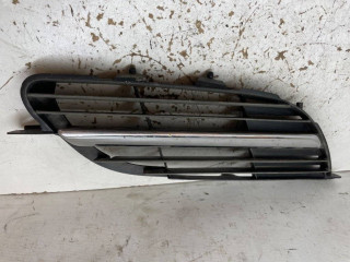 решетка радиатора Nissan Almera Tino V10 2003, 9381M020