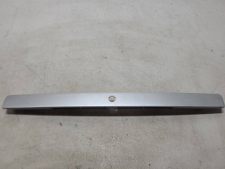 накладка подсветки номера Audi A4 B5 1999, 1.9 л., AVG, дизель, 5МКПП, серебристый, седан, 8D5827576