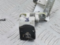 петля крышки багажника Volkswagen Golf 3 поколение 1995, 1.9 л., МКПП, хетчбэк 3 дв., 1H6827301 - фото №3