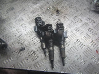 форсунка Volkswagen Golf 4 поколение 2006, 2.0 л., 03G130073B