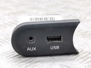 разъем AUX / USB Kia Ceed 2 поколение 2012, 1.6 л., МКПП, универсал, 96120A2000