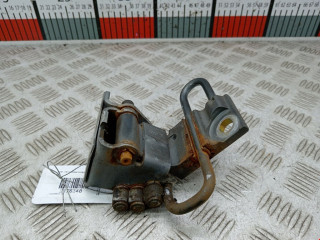 петля двери Audi A6 4B/C5 1998, 2.5 л., МКПП, универсал, 4B0831412B