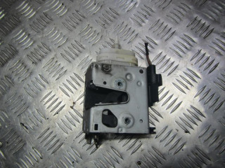 замок двери передней правой Audi A4 B5 1998, 1.6 л., МКПП, универсал, 8D1837016F