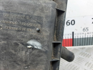 корпус воздушного фильтра SEAT Toledo 2 поколение 2003, 1.8 л., МКПП, седан, 1J0129607Q