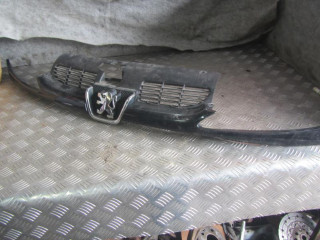 решетка радиатора Peugeot 206 1 поколение 2002