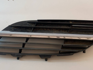 решетка радиатора Nissan Almera Tino V10 2003, 1.8 л., бензин, АКПП, минивэн, 2615I01, 62317BU100, 9381M010
