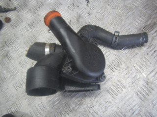 корпус термостата Volkswagen Golf 3 поколение 2000, 2.3 л., 021121121S