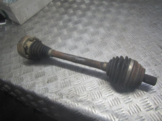 полуось передняя левая (приводной вал, ШРУС) Volkswagen Caddy 2 поколение 2004, 2.0 л., МКПП, минивэн