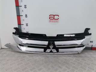 решетка радиатора Mitsubishi Outlander 3 поколение [2-й рестайлинг] 2018