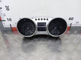щиток приборов (приборная панель) Mercedes-Benz M-Класс W164 2005, 3.0 л., АКПП, внедорожник 5 дв., A2515400648