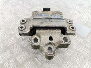 подушка крепления двигателя Volkswagen Passat B6 2010, 2.0 л., МКПП, универсал, 3C0199555AE