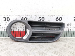 заглушка (решетка) в бампер Skoda Fabia 1 поколение [рестайлинг] 2005, 1.2 л., МКПП, хетчбэк 5 дв., 4B0807681J01C