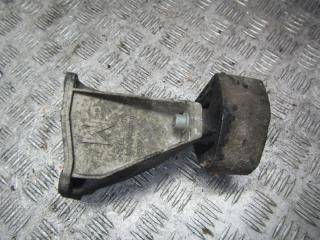 кронштейн КПП Volkswagen Passat B5 1999, 1.6 л., МКПП, универсал, 8D0399113AB