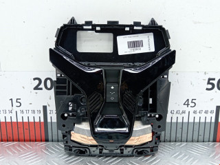 фонарь салона (плафон) BMW 1 серия F40 2020, 2.0 л., АКПП, хетчбэк 5 дв., 61315A784C1