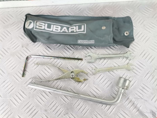ключ колесный (балонный) Subaru 2001, 3.0 л., АКПП, универсал, 694005092