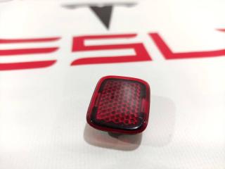 катафот двери Tesla Model Y 1 поколение (2020 - 2025), 1085105-00-E, 1065405-00-E